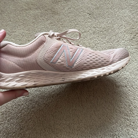 Women’s New Balance Pink Athletic Shoes Size 9 WORN ONCE - Picture 9 of 9